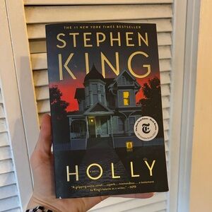 Stephen King 'Holly' Book - Black and Red Cover